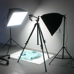 http://www.tabletopstudio.com/images/clothingphotography/250_lights&tripod.jpg